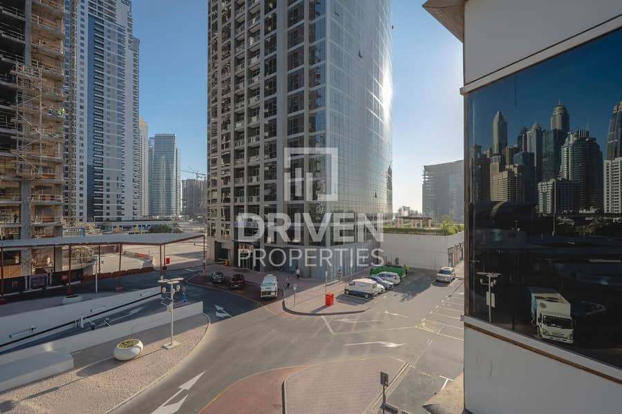 Vacant Apt and Close to Metro | Big Layout - Image 10