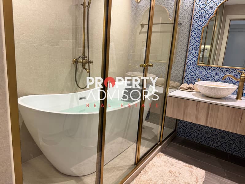 Sea View - Upgraded Half Floor - One f the kind - Image 22