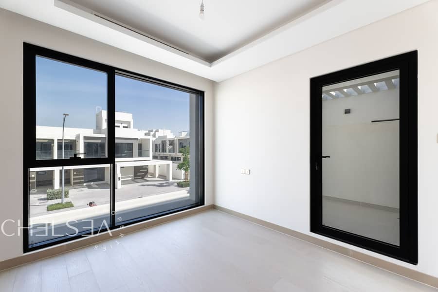 GOLF COURSE VIEW | MOVE-IN READY | BRAND-NEW - Image 10