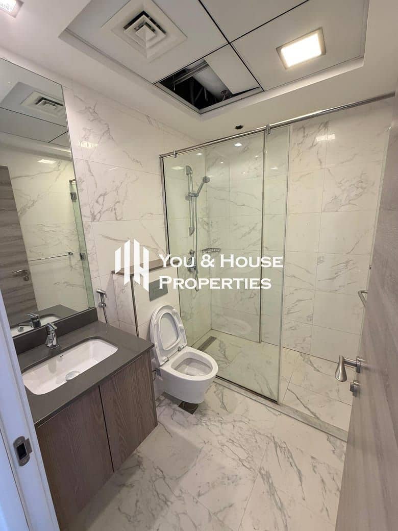 High Rise - Elite Living | Modern 1-Bed Retreat I Great Amenities