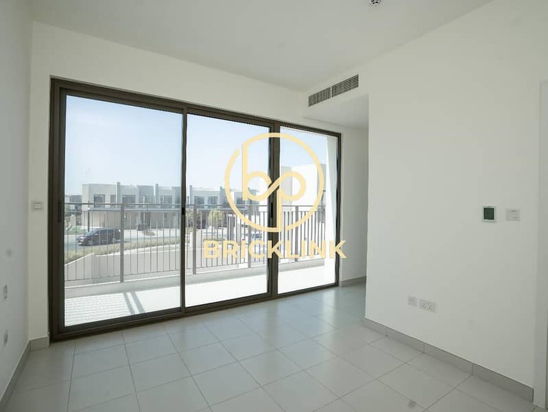 Spacious 3-Bedroom Townhouse Modern Family Living at Parkside 1