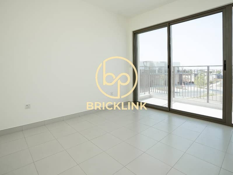 Spacious 3-Bedroom Townhouse Modern Family Living at Parkside 1