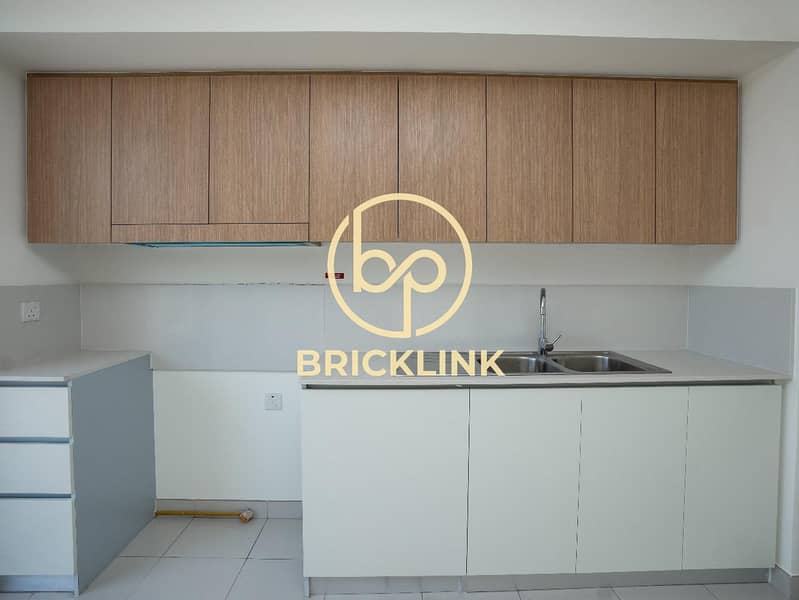 Spacious 3-Bedroom Townhouse Modern Family Living at Parkside 1 - Image 7