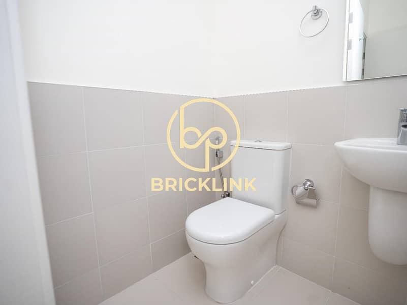 Spacious 3-Bedroom Townhouse Modern Family Living at Parkside 1 - Image 10