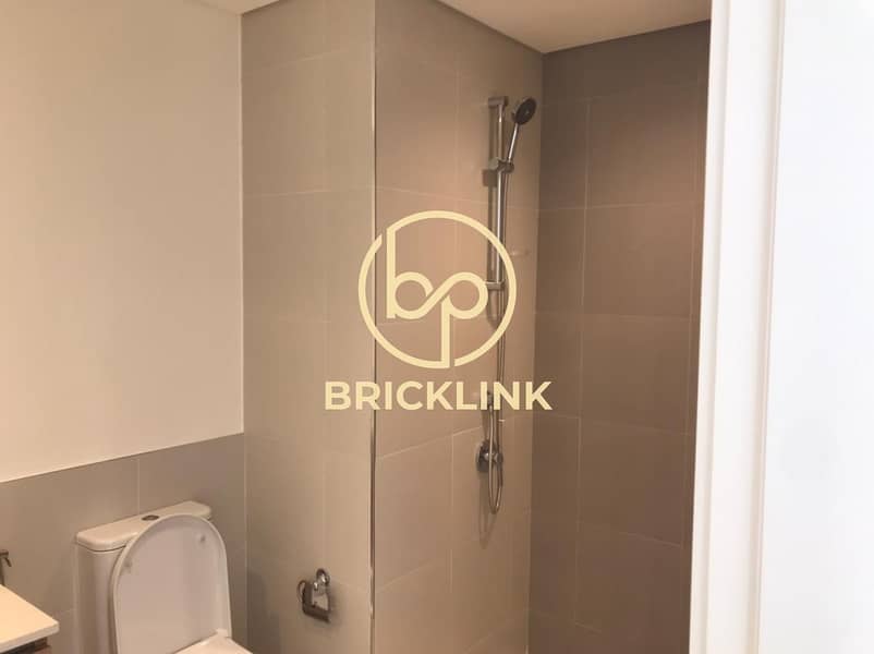 Spacious 3-Bedroom Townhouse Modern Family Living at Parkside 1 - Image 11