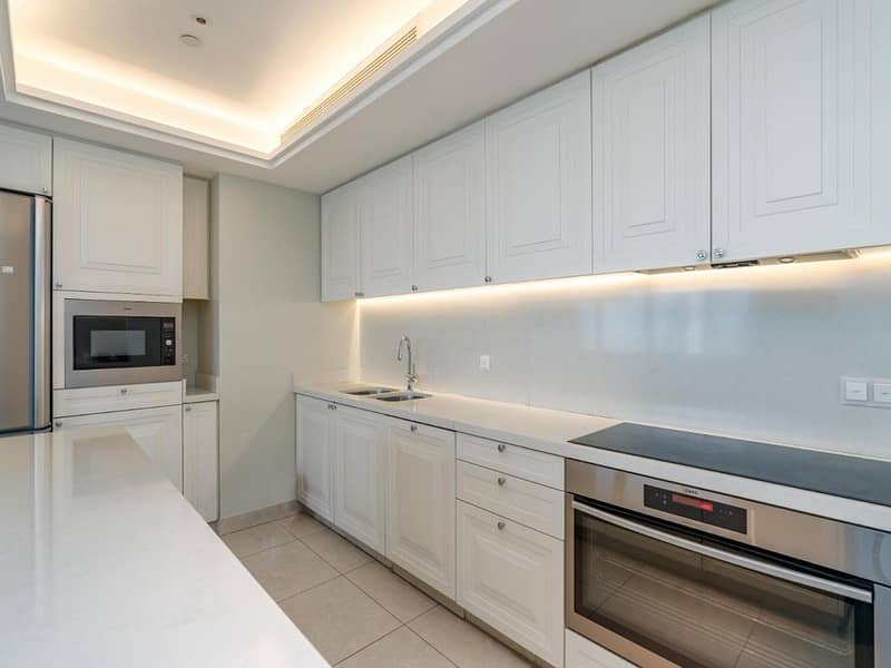 Skyline Luxury | 4 Bed Apartment | Prime Location