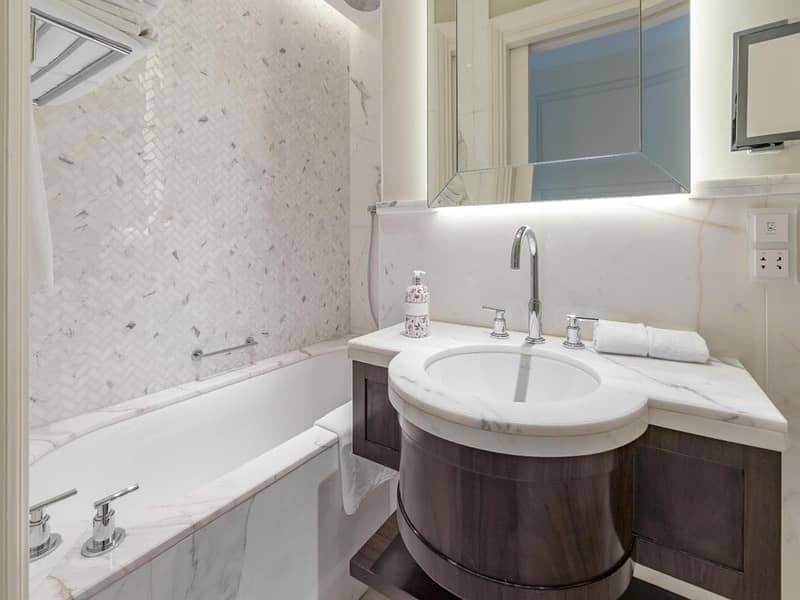 Skyline Luxury | 4 Bed Apartment | Prime Location - Image 20