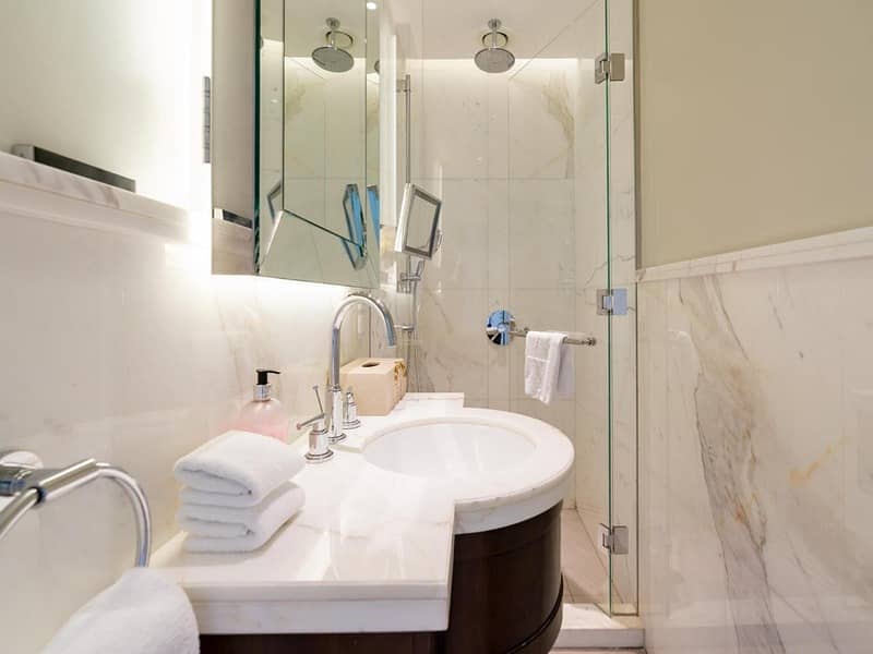 Skyline Luxury | 4 Bed Apartment | Prime Location - Image 31