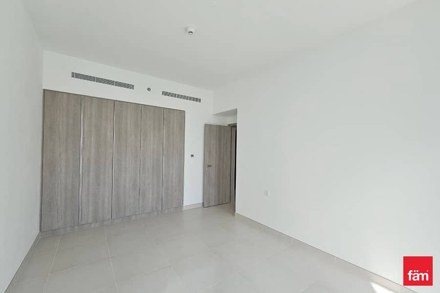 Marina & Canal View, Vacant, Spacious - Image 6