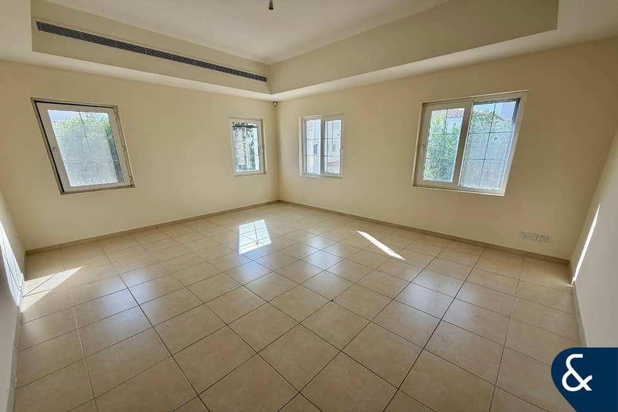 Renovation Opportunity | Vacant | 3 Bed - Image 11