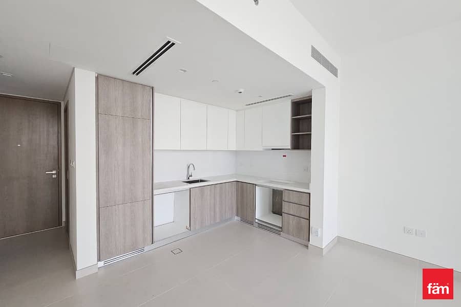 Marina & Canal View, Vacant, Spacious - Image 14