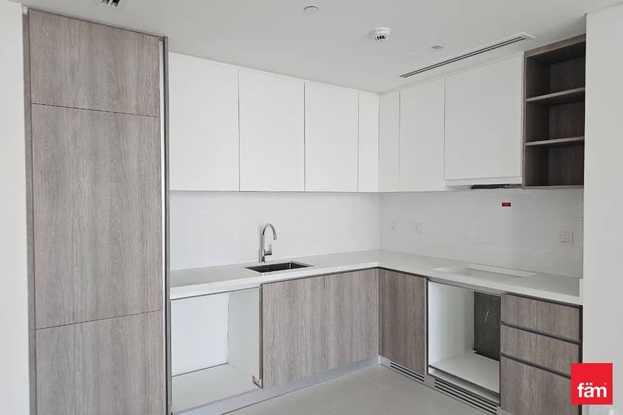 Marina & Canal View, Vacant, Spacious - Image 15