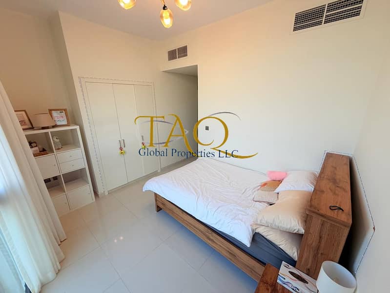 Single Row | Biggest Layout | Vacant on Transfer - Image 17