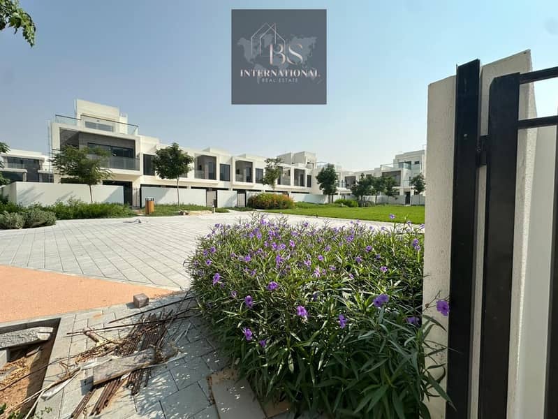 Luxury Trump Branded Townhouse | Full Park View | Prime Location - Image 13