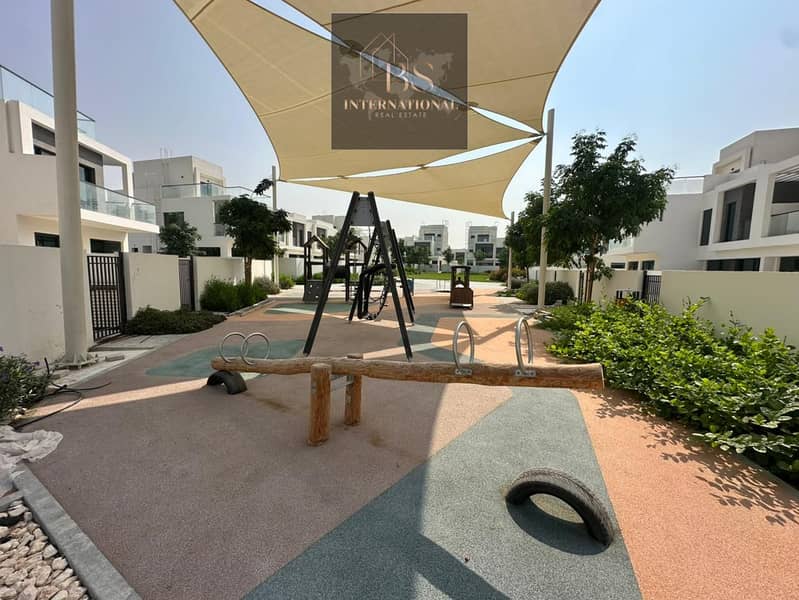 Luxury Trump Branded Townhouse | Full Park View | Prime Location - Image 14