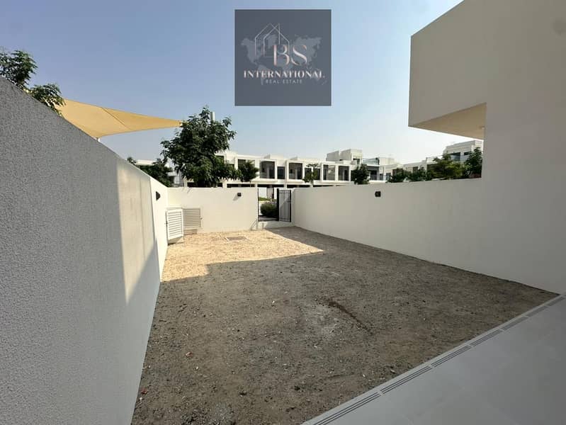 Luxury Trump Branded Townhouse | Full Park View | Prime Location - Image 15