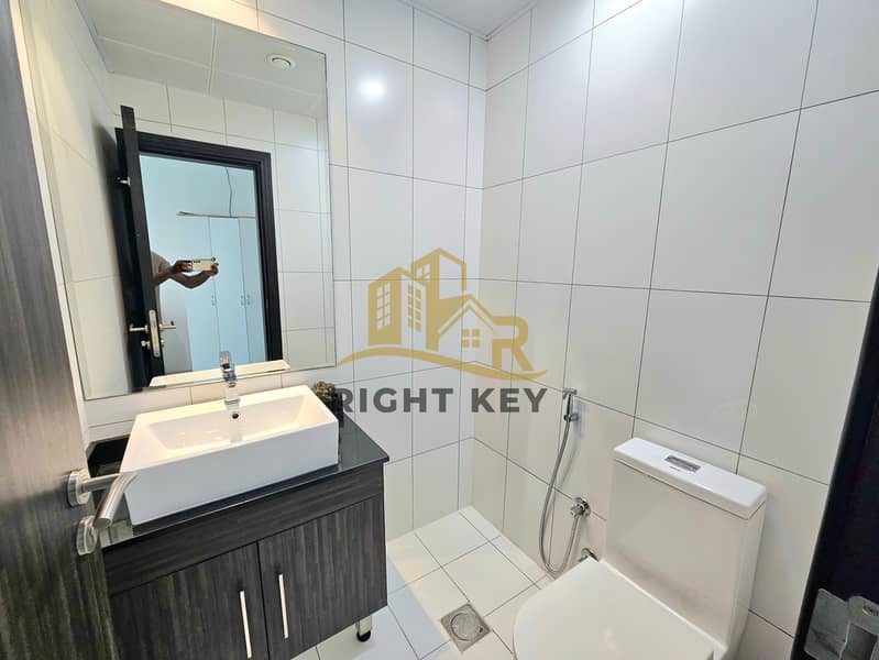 NO COMMISSION/READY TO MOVE/HIGHER FLOOR/ 2BHK/125K