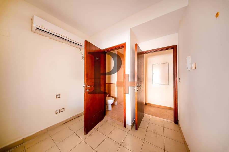 Landscaped | Single Row | Bright and Spacious - Image 12