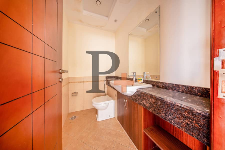 Landscaped | Single Row | Bright and Spacious - Image 18