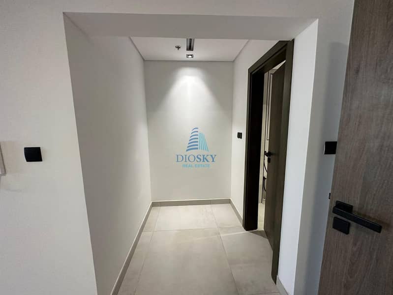 Spacious Apartment | Modern Lay out | Near Exit