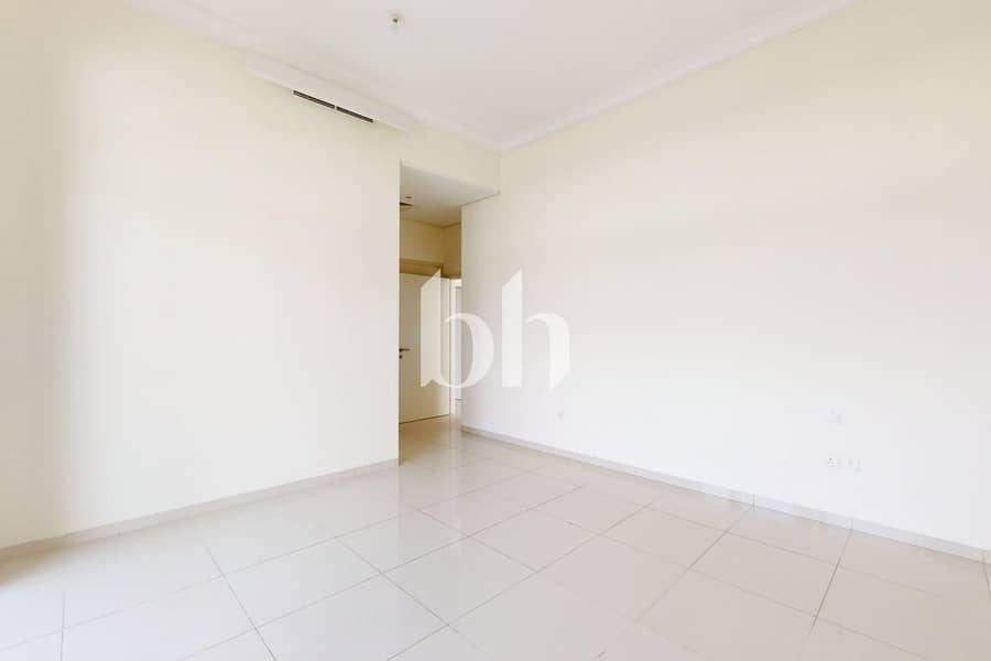 Huge Plot | Unfurnished | Well Maintained - Image 23