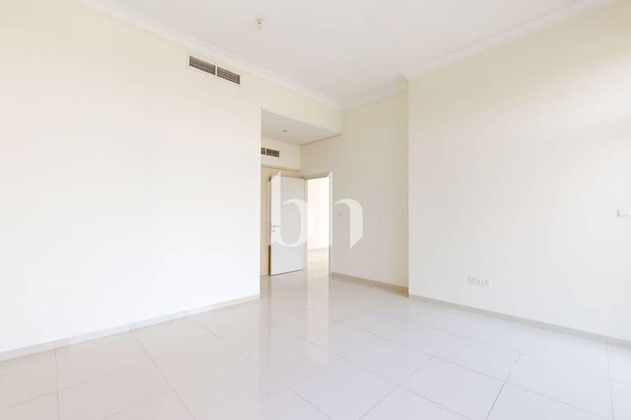 Huge Plot | Unfurnished | Well Maintained - Image 25