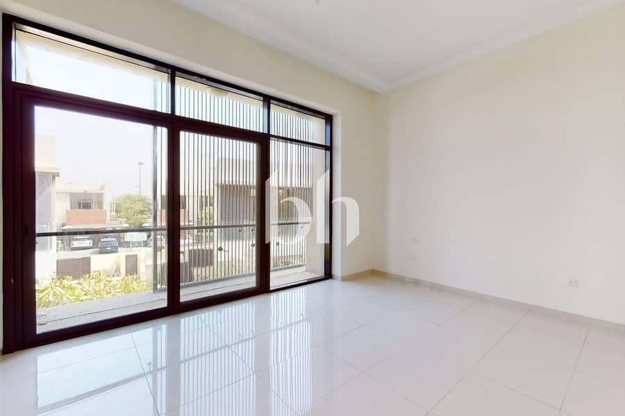 Huge Plot | Unfurnished | Well Maintained - Image 26