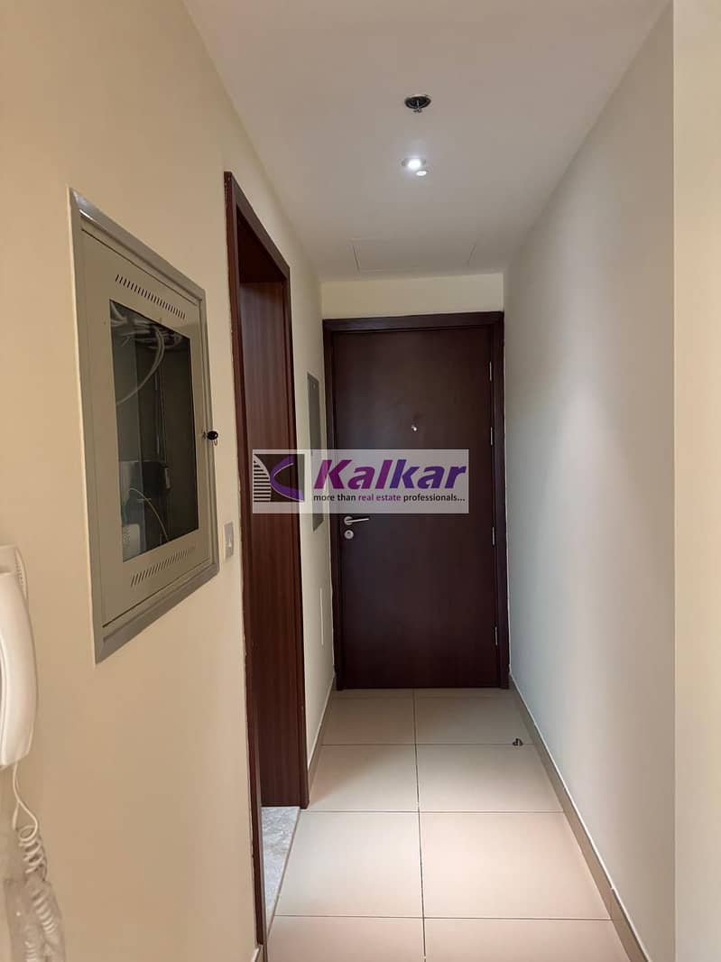 Vacant | 1 bedroom | Balcony With stadium view - Image 11