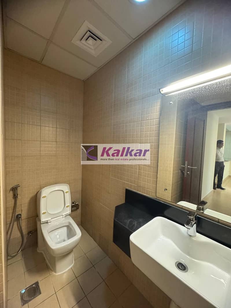 Vacant | 1 bedroom | Balcony With stadium view - Image 13