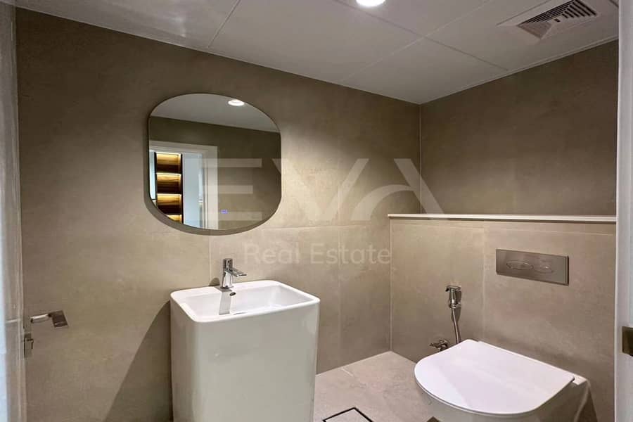 Upgraded to 3BR | Partial Sea View | Vacant - Image 8