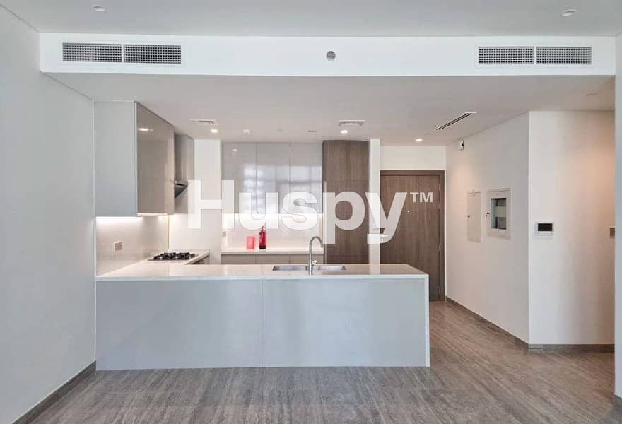 Waterfront | Vacant | Large Layout