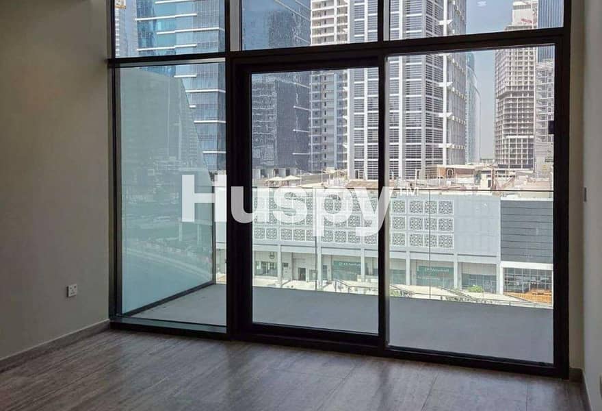 Waterfront | Vacant | Large Layout