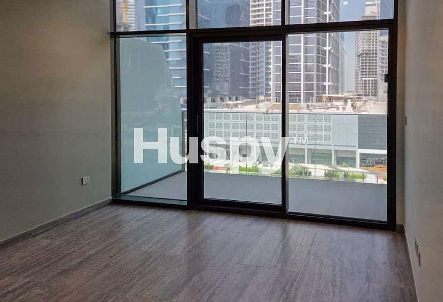 Waterfront | Vacant | Large Layout