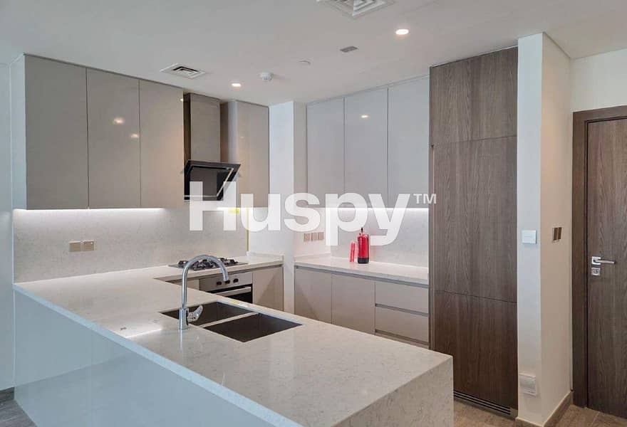 Waterfront | Vacant | Large Layout