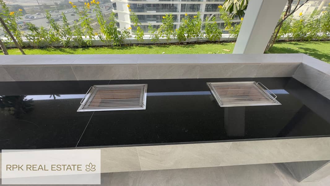 Brand New | High Floor | Full Miracle Garden View - Image 11