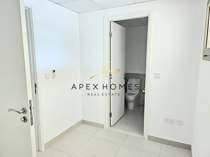 Vacant | Single Row | 3BR + Maid - Image 23