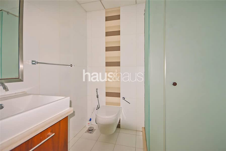 Spacious 2 bed | Burj Facing | Vacant Soon - Image 11