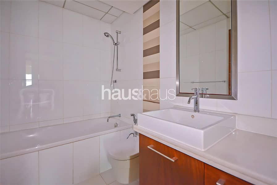 Spacious 2 bed | Burj Facing | Vacant Soon - Image 12