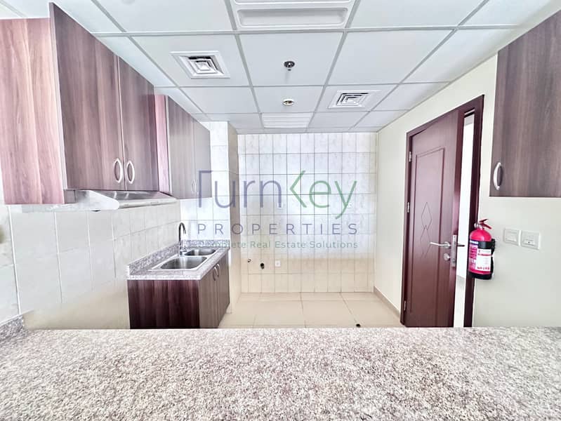 High floor | Spacious | semi closed kitched