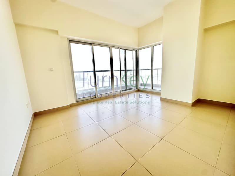 High floor | Spacious | semi closed kitched - Image 7