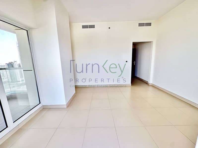 High floor | Spacious | semi closed kitched - Image 8