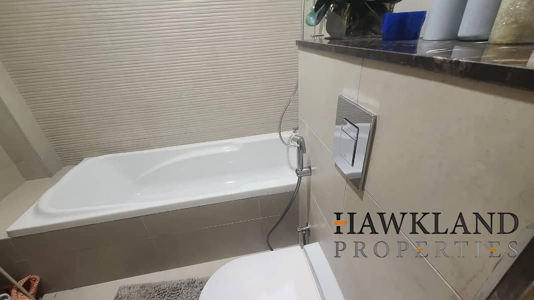 Spacious Luxury for Modern Families - Image 35