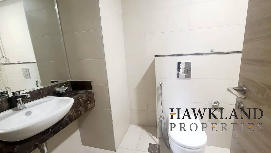 Spacious Luxury for Modern Families - Image 36