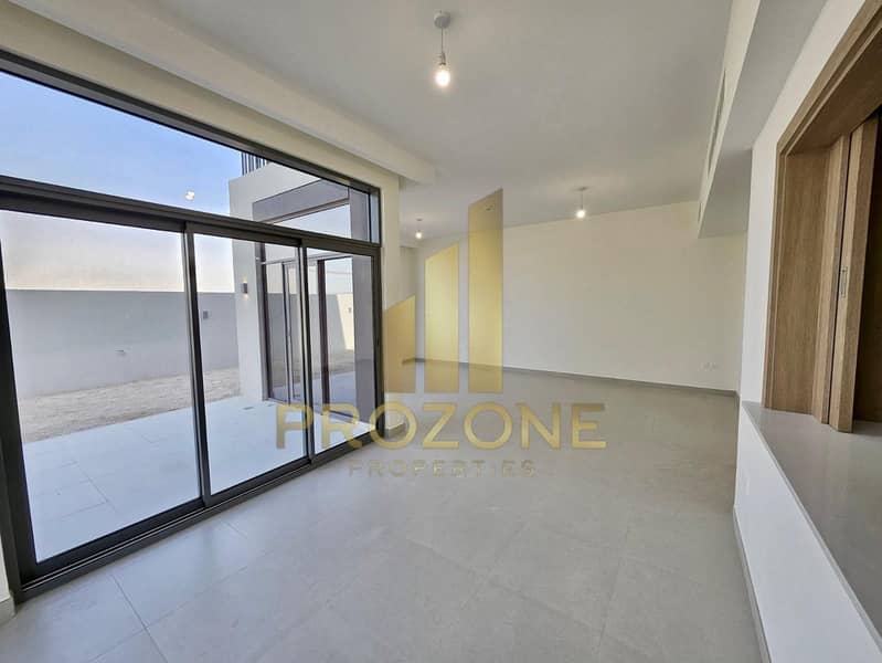 Near Amenities | Ready to Move in | Huge Layout