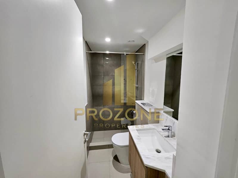 Near Amenities | Ready to Move in | Huge Layout - Image 8