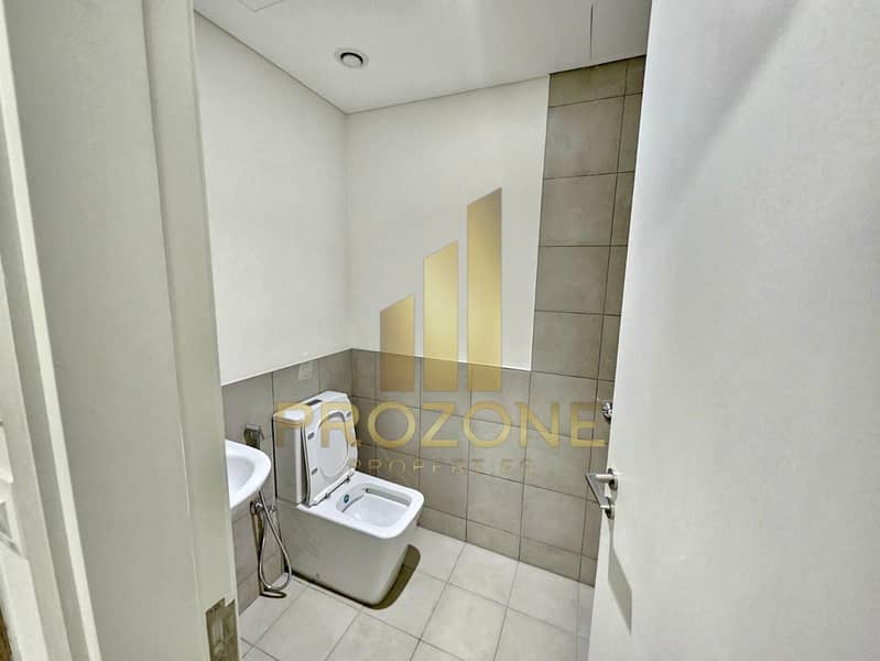 Near Amenities | Ready to Move in | Huge Layout - Image 9