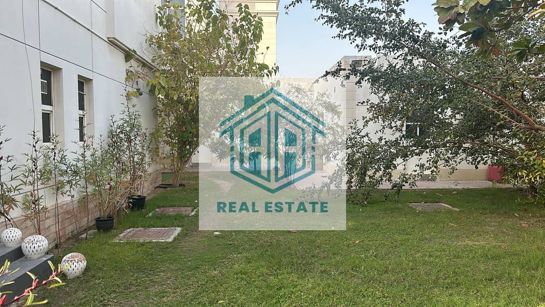 Luxurious Villa 5 BR with big Garden. with best price and location IN ALMIZHAR FIRST