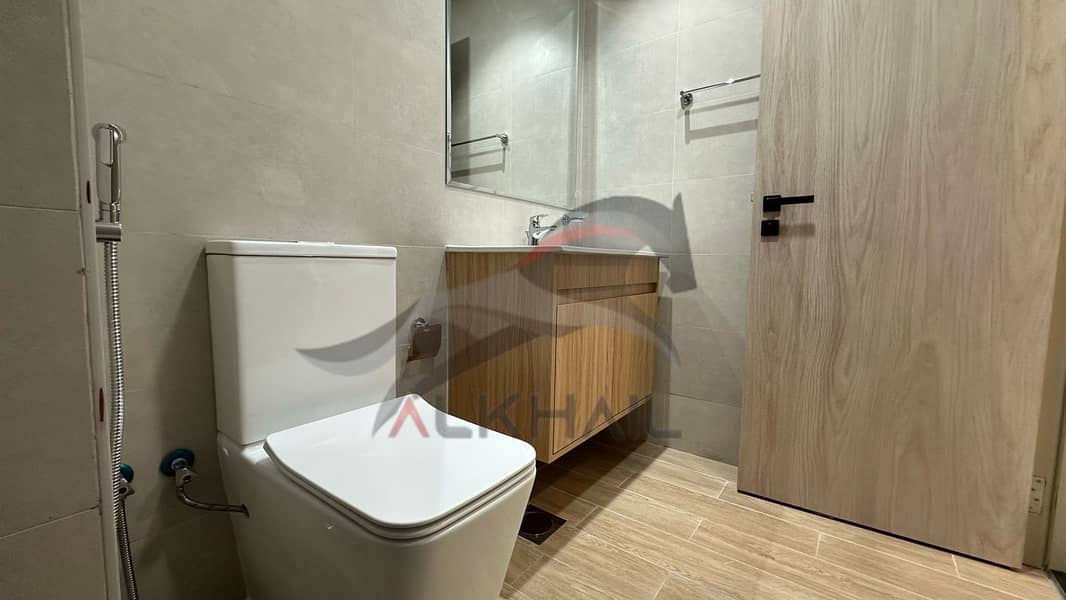 Close to metro | Vacant | Pool view | Furnished - Image 10