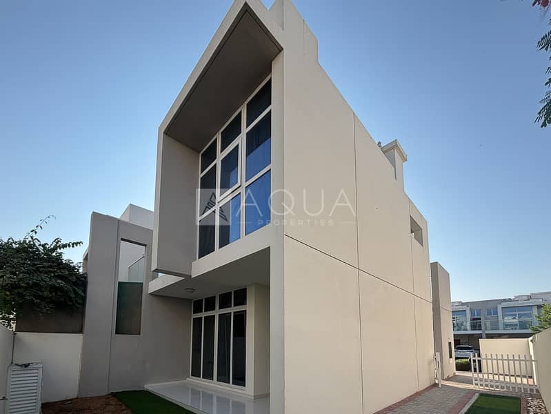 Live Better | 3BR Corner Garden |Vardon