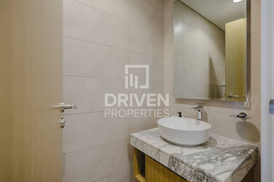 Prime Location | High Floor | Fully Furnished - Image 10